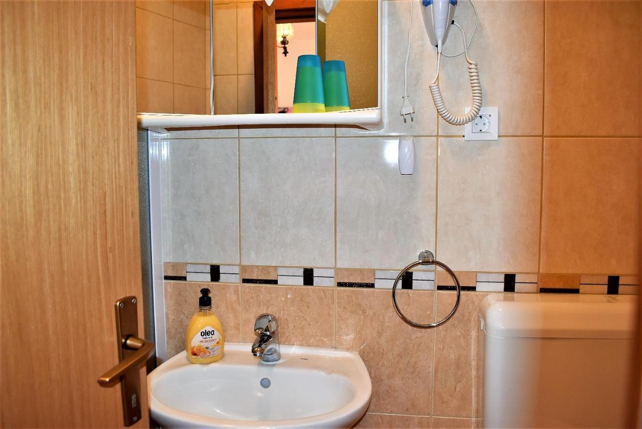 Rooms In Family House Vera Mundanije Экстерьер фото