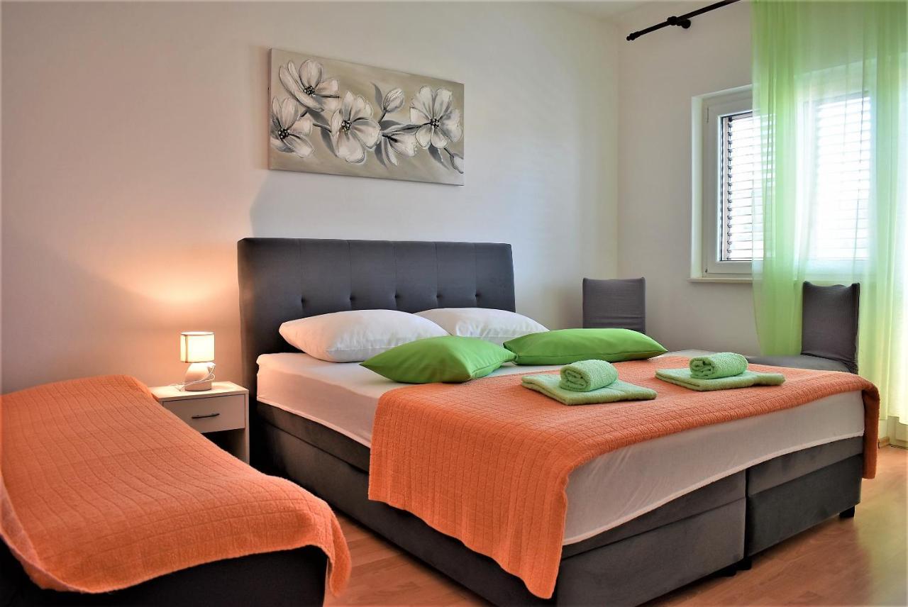 Rooms In Family House Vera Mundanije Экстерьер фото